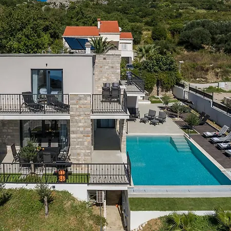 Lav Lux Elegant With Private Heated Pool Villa Mlini