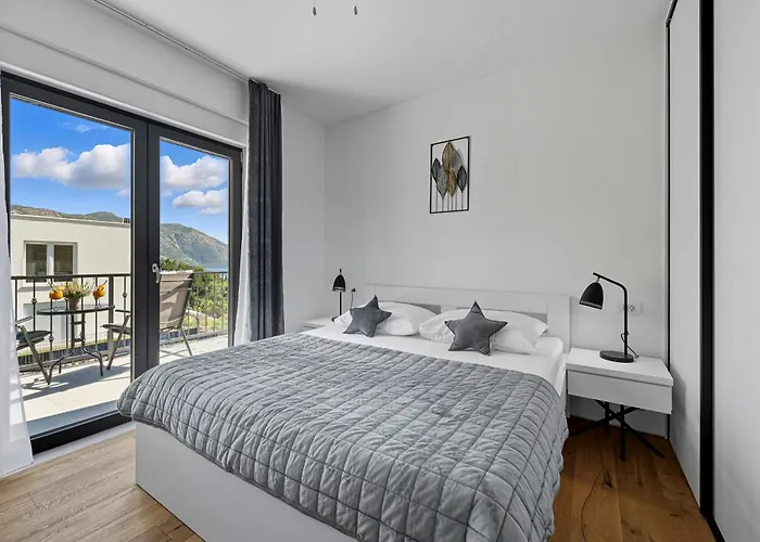 Villa Lav Lux Elegant With Private Heated Pool Mlini