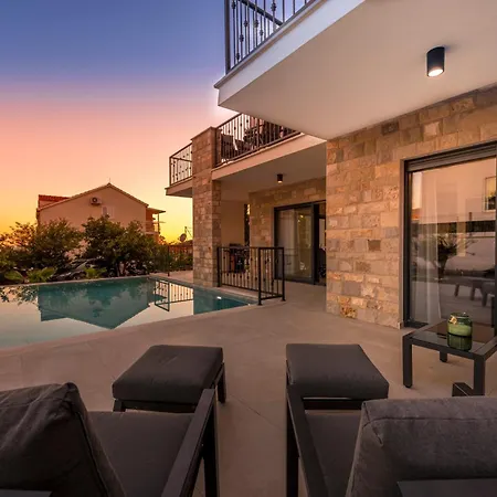 Villa Lav Lux Elegant With Private Heated Pool Mlini